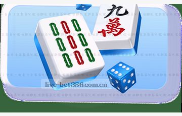推开美术馆那扇旋转门，阳光正好洒在画布上。